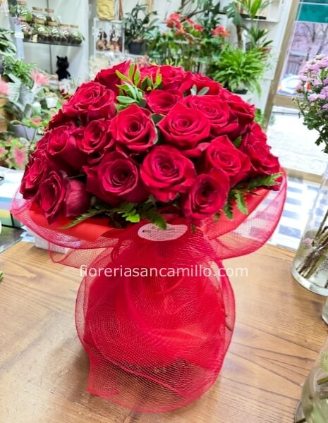Bouquet con rose rosse 🥀 assortite