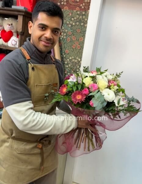 Chiama Akille il fiorista per concordare al telefono